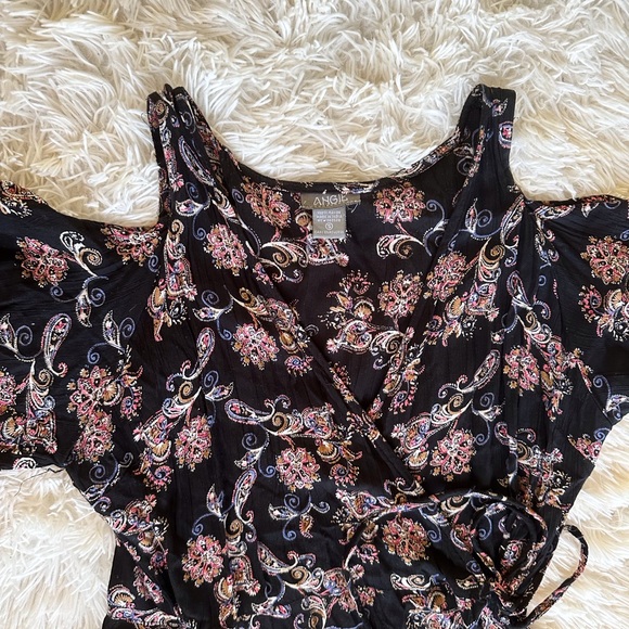 ⭐️5/$25⭐️Black paisley wrap dress - Picture 2 of 9